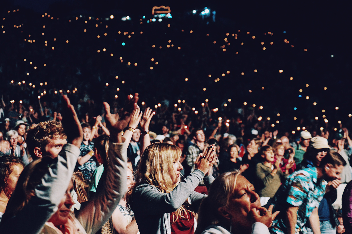 advertising to people at a concert